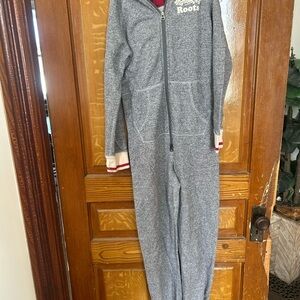 Roots Heather Gray Zip-Up Onesie with Cream Logo